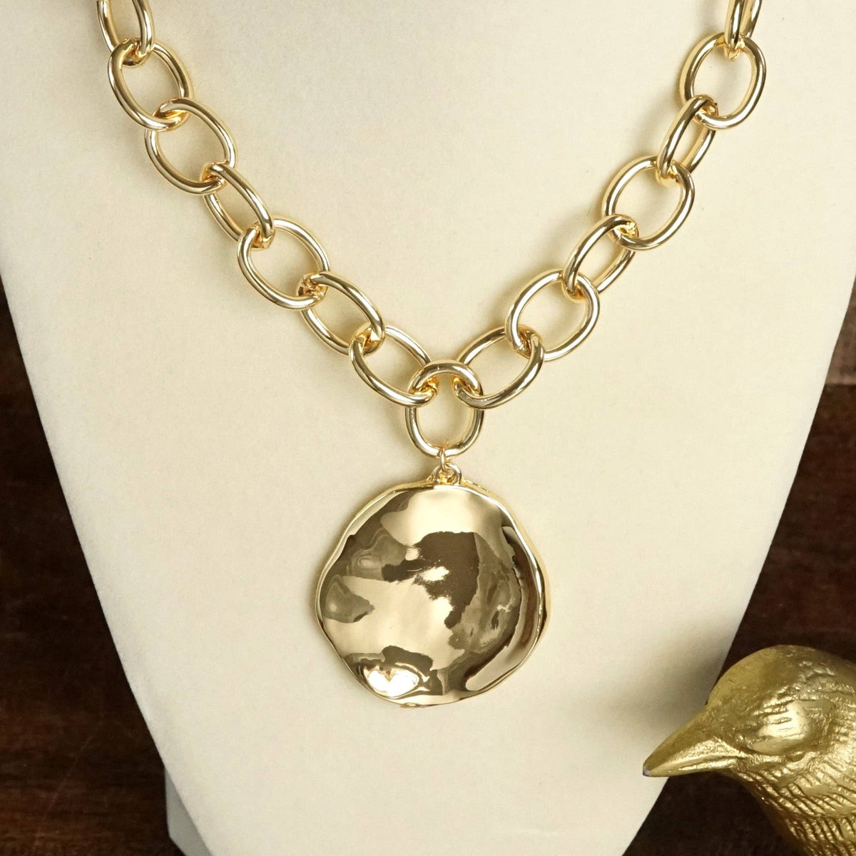 Chunky Chain & Hammered Disc Necklace –Gold