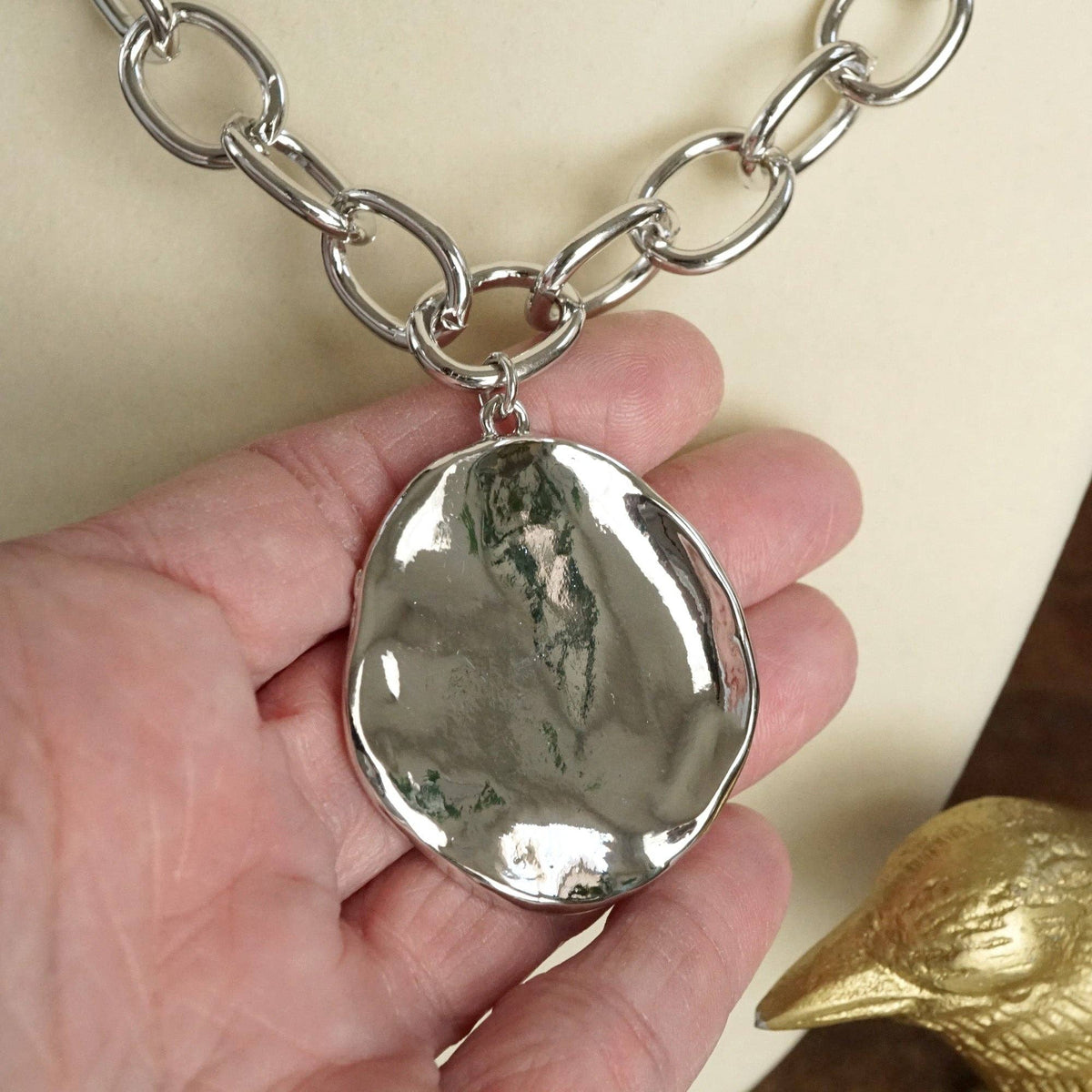 Chunky Chain & Hammered Disc Necklace –Gold