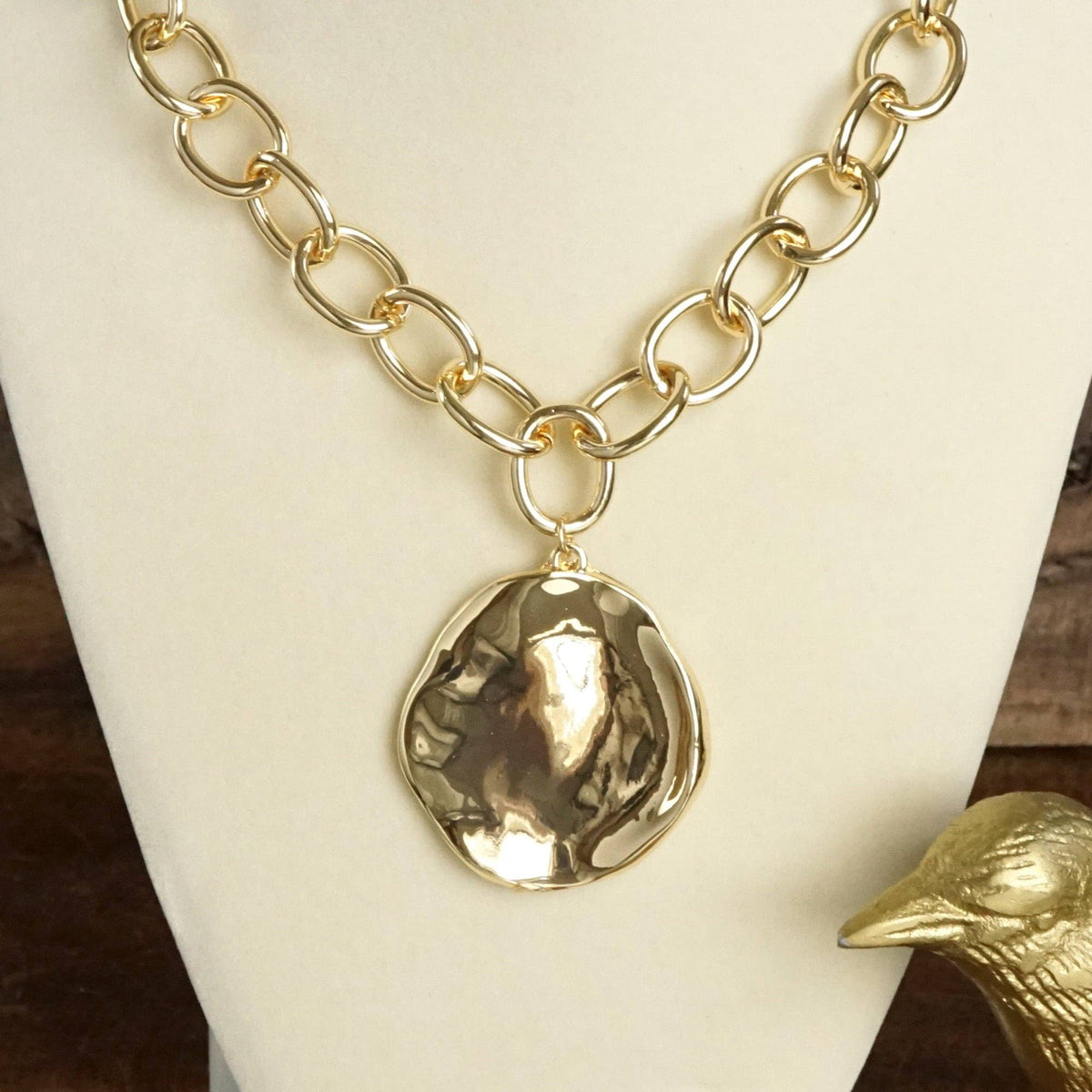 Chunky Chain & Hammered Disc Necklace –Gold