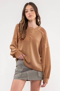 RIB KNIT HENLEY TOP BROWN