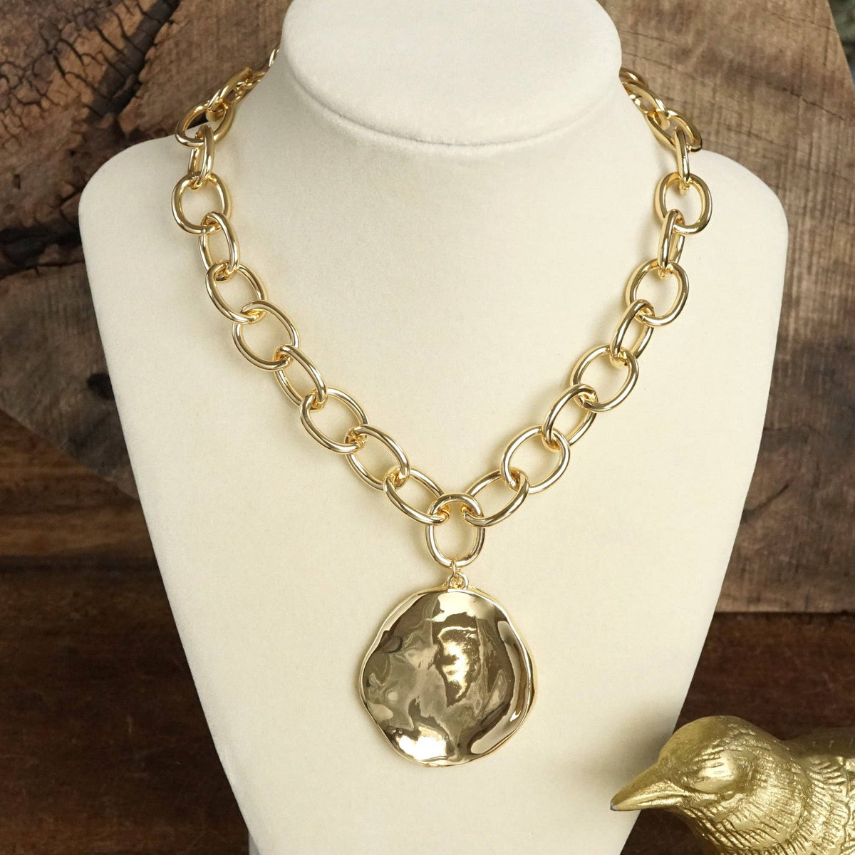 Chunky Chain & Hammered Disc Necklace –Gold