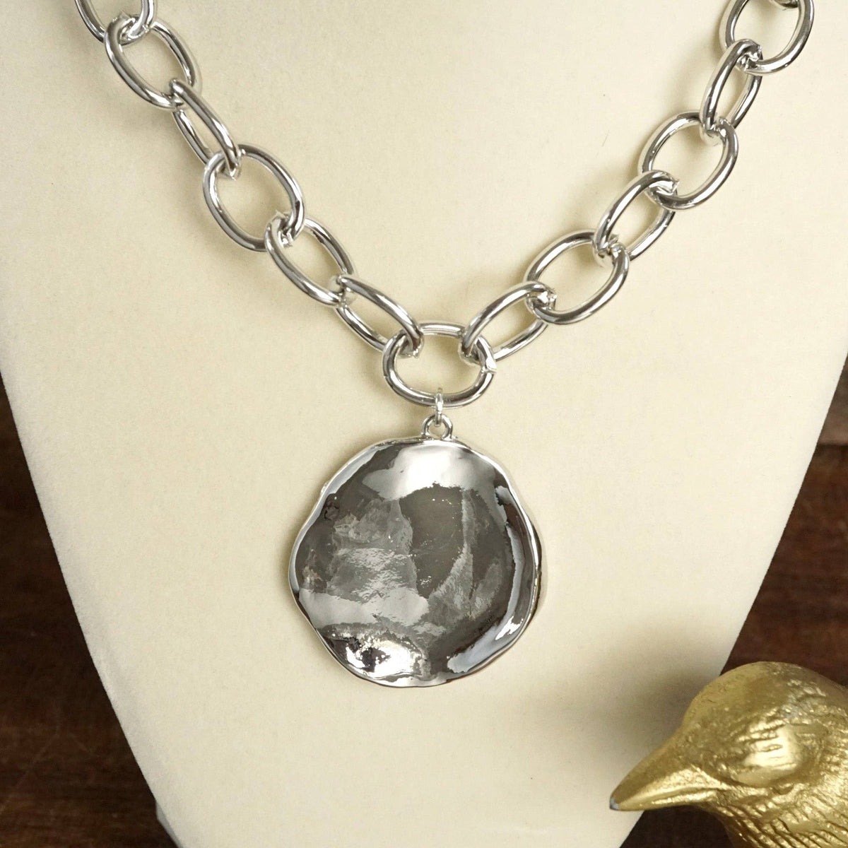 Chunky Chain & Hammered Disc Necklace –Gold