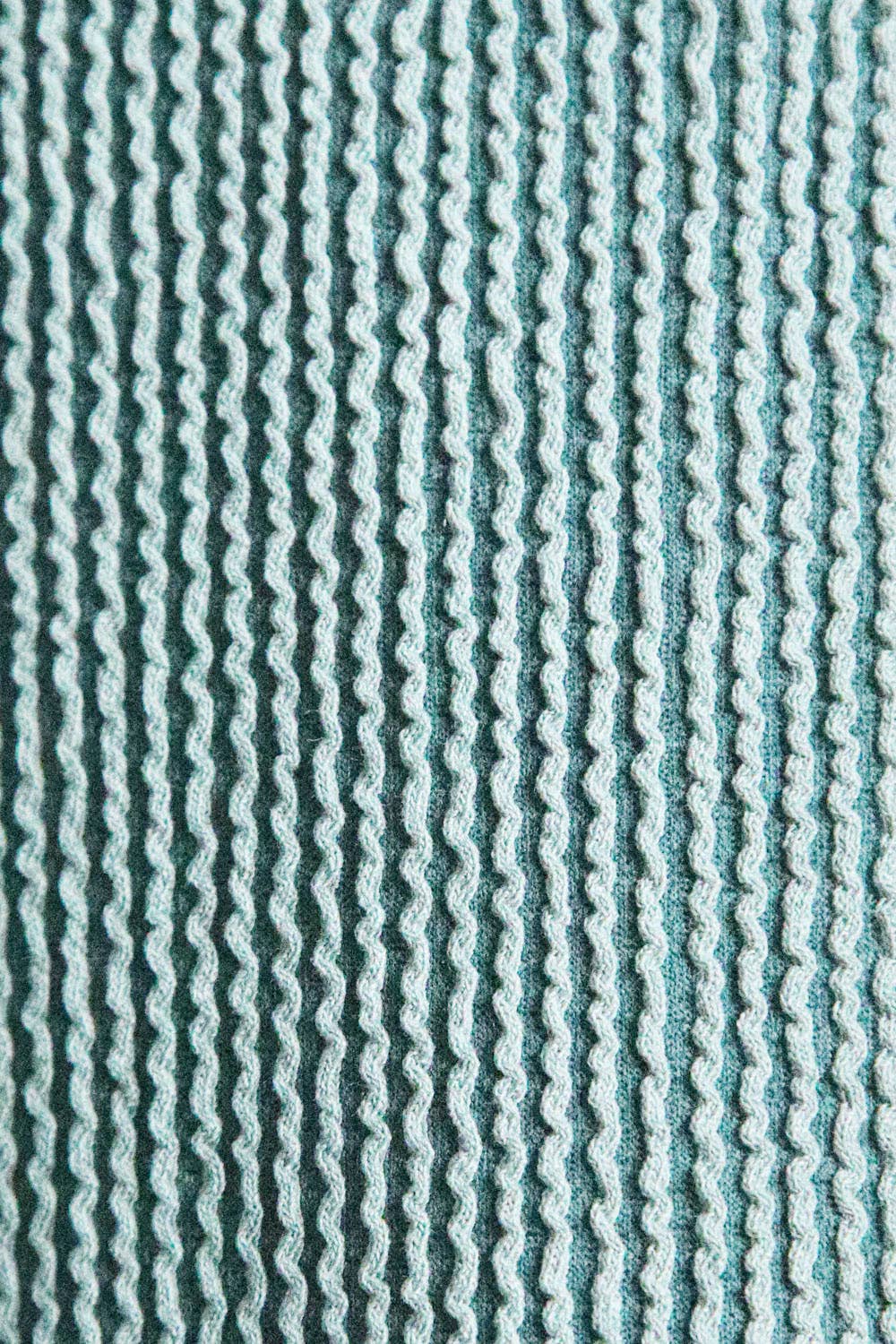 NJ  Otto Ribbed V-Neck Knit Top: OATMEAL