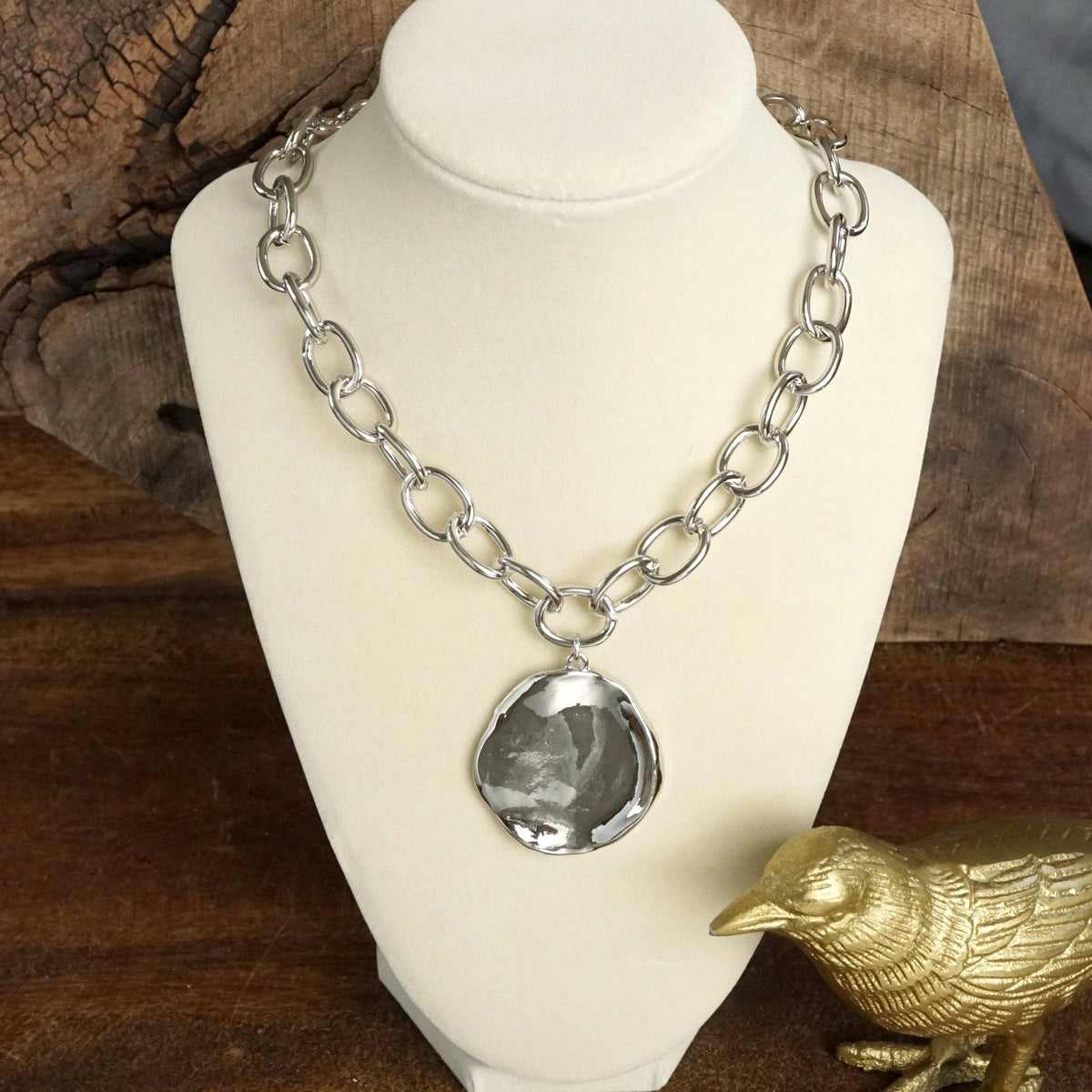 Chunky Chain & Hammered Disc Necklace –Gold