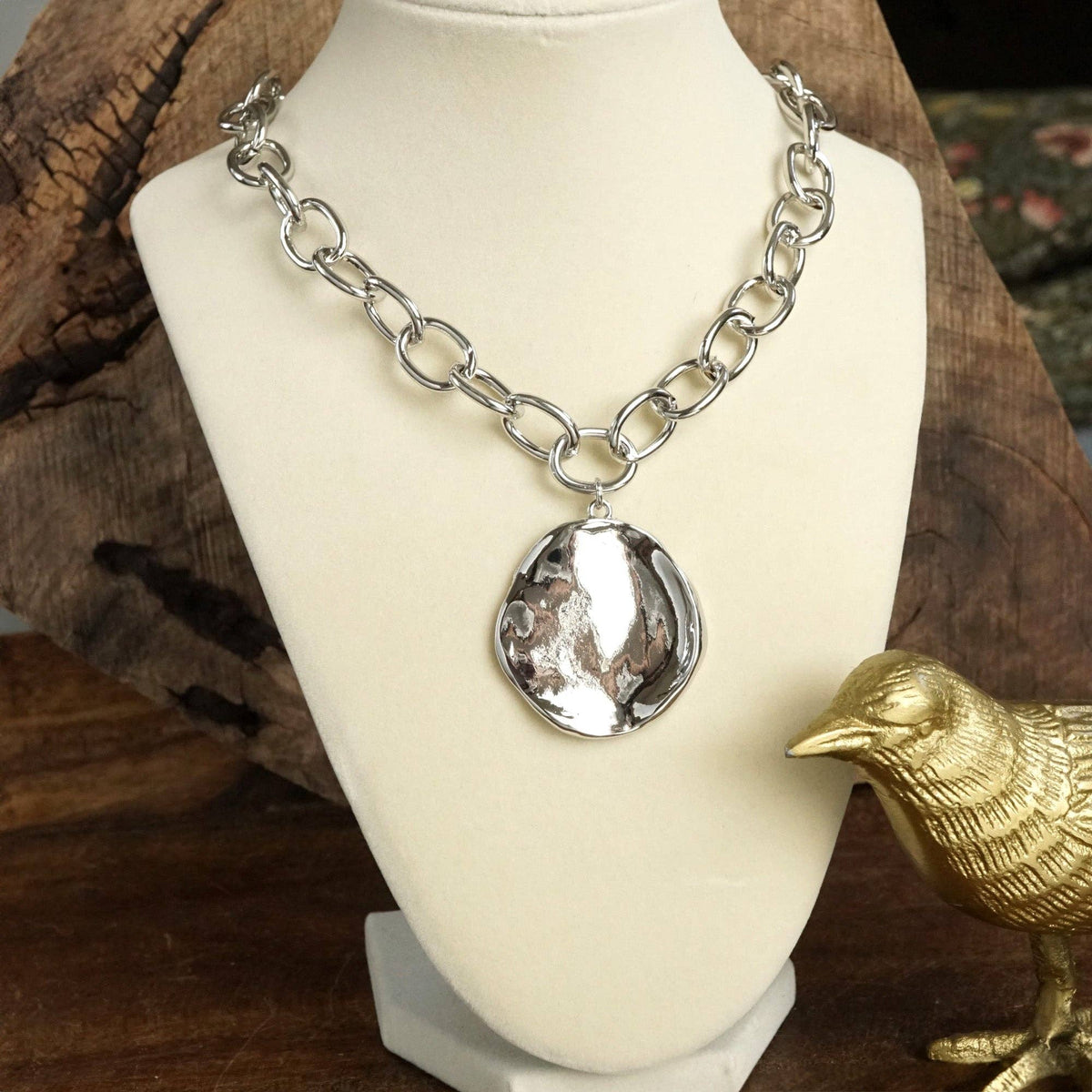 Chunky Chain & Hammered Disc Necklace –Gold